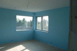pokój pomalowany na niebieski